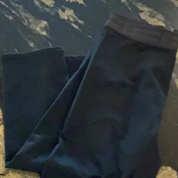 Good American Spandex Capri’s - Picture 3 of 6